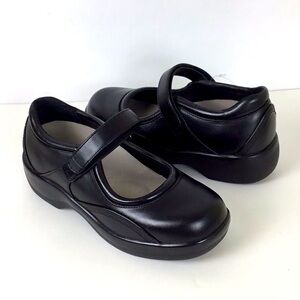 APEX Mary Janes Ambulator orthotic leather mary jane 6.5 W New